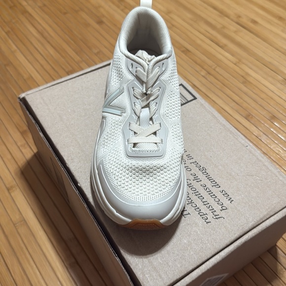 NIB Vionic Women's Supportive Deep Cushioning Enhanced Performance Sneaker - Picture 2 of 6